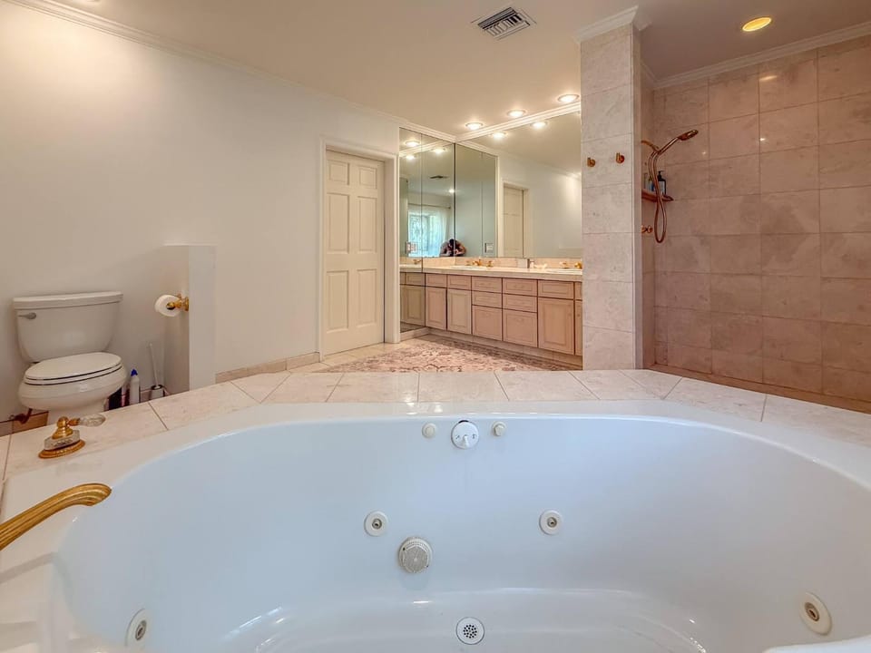 Shower, Hot Tub, Bathroom, Spa and wellness centre/facilities, Bath