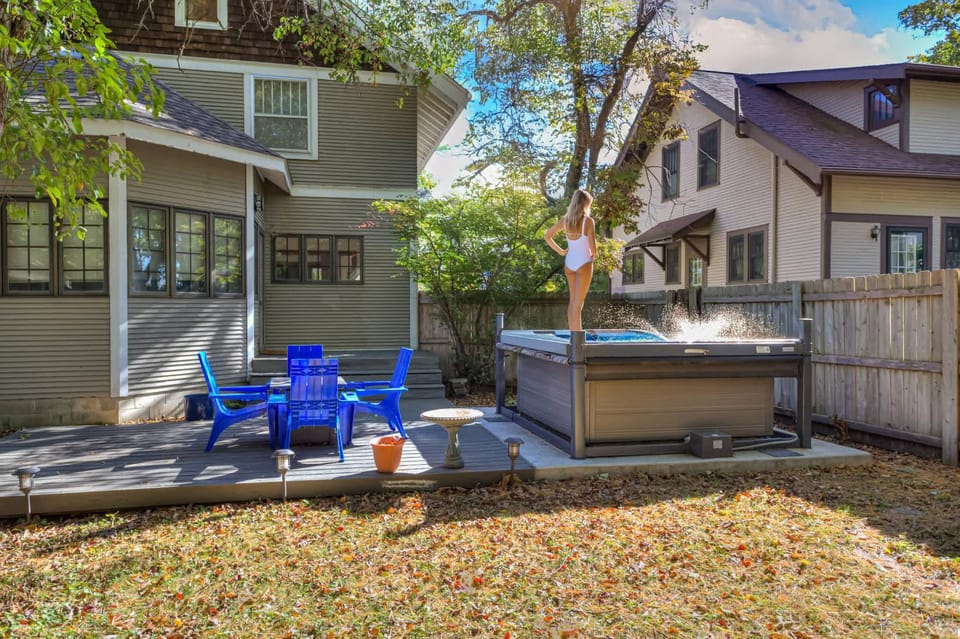 615 Ash Avenue - Modern Retreat w Hot Tub House in Ames
