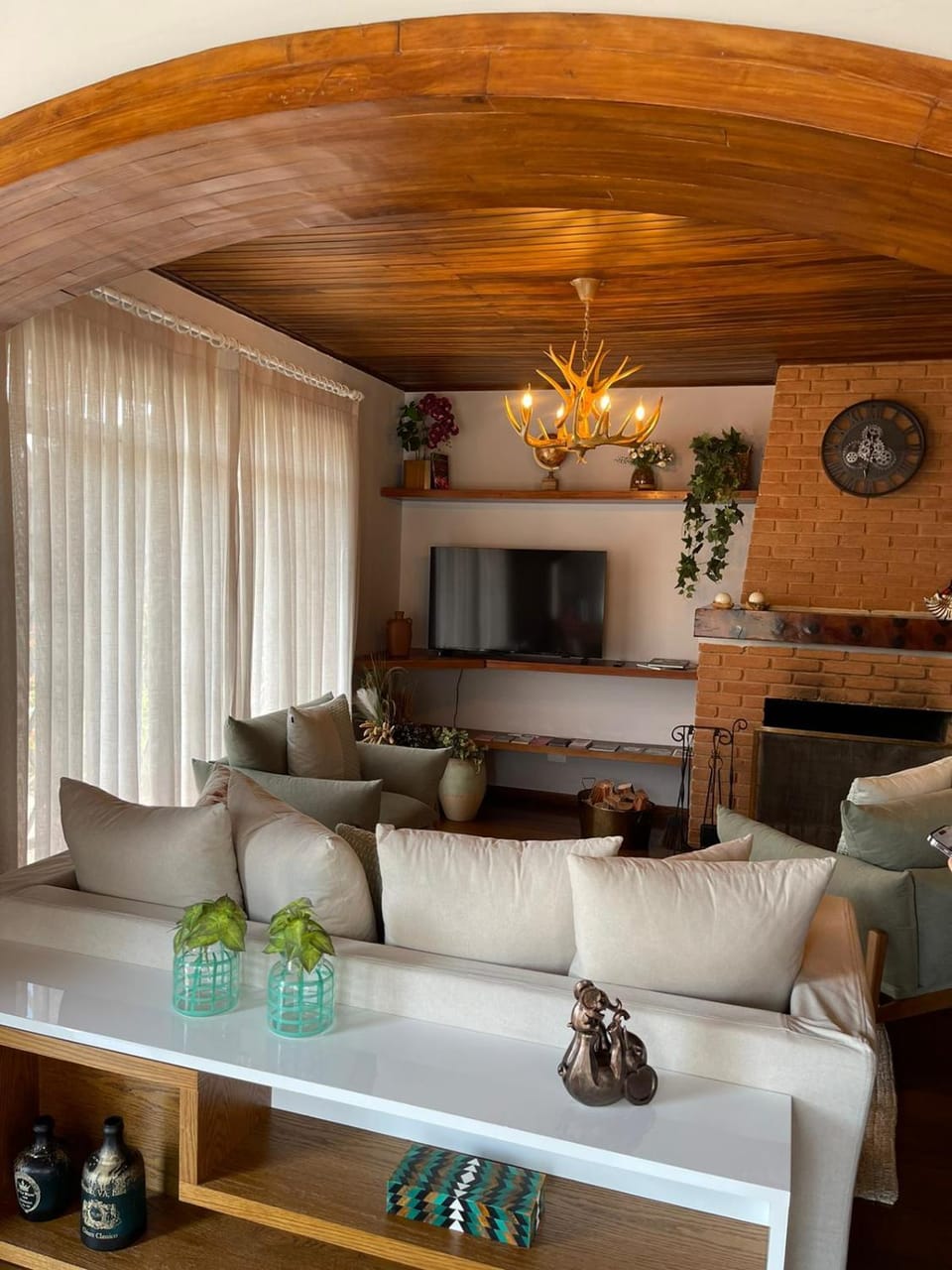 Facade/entrance, TV and multimedia, Living room