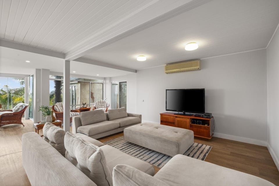 TV and multimedia, Living room, air conditioner