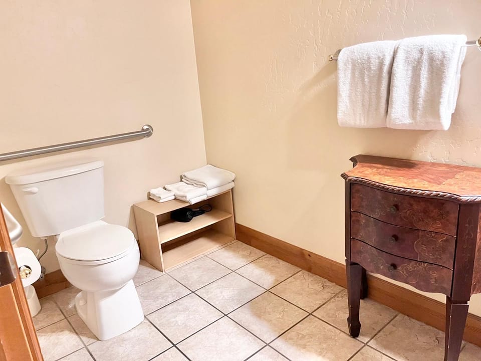 Comfortable Double Queen Suite Near Park City & Ballerina Farms #1055 Apartment in Midway