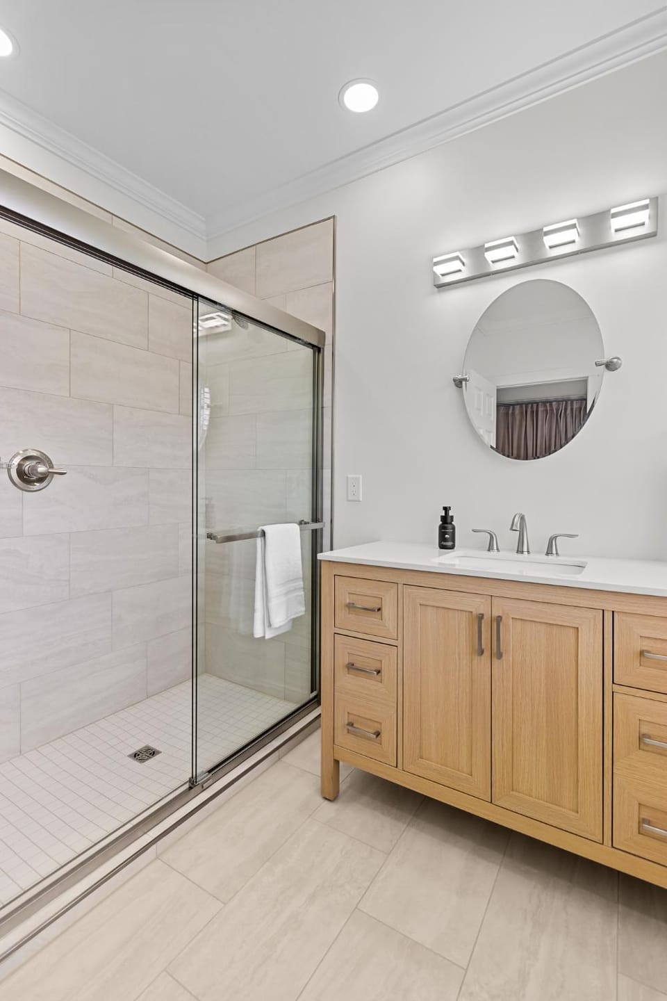 Duckworth King Queen Sub Pent Harbour Vw Apartment in St Johns
