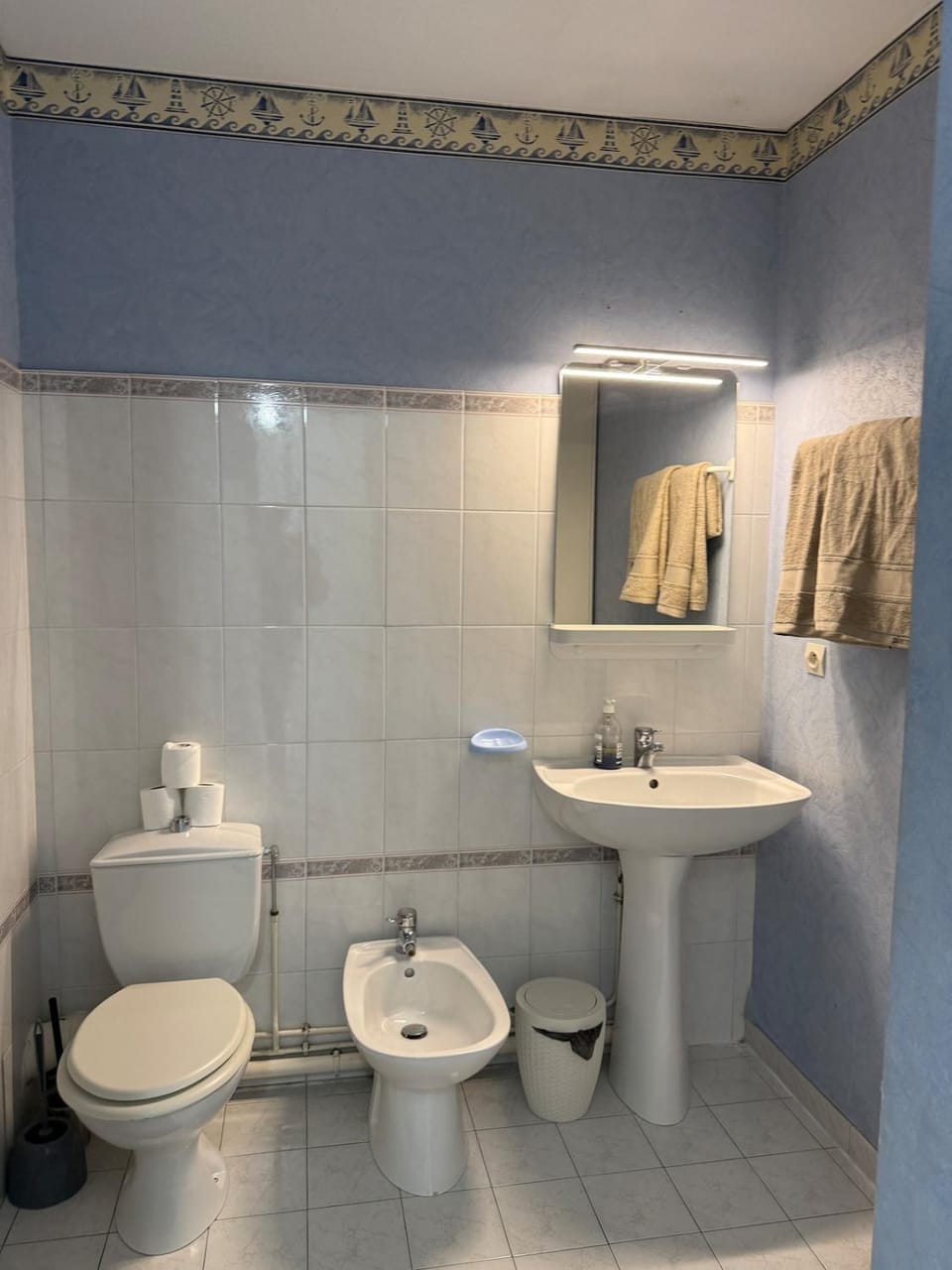 Big, comfortable studio minutes from MC borders Apartment in Monaco