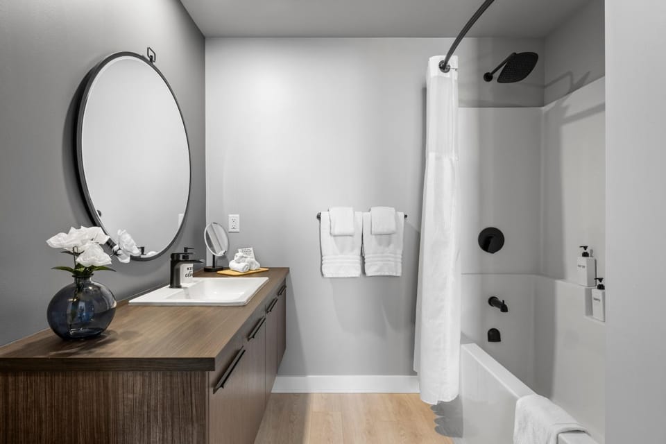 Shower, Bathroom, towels