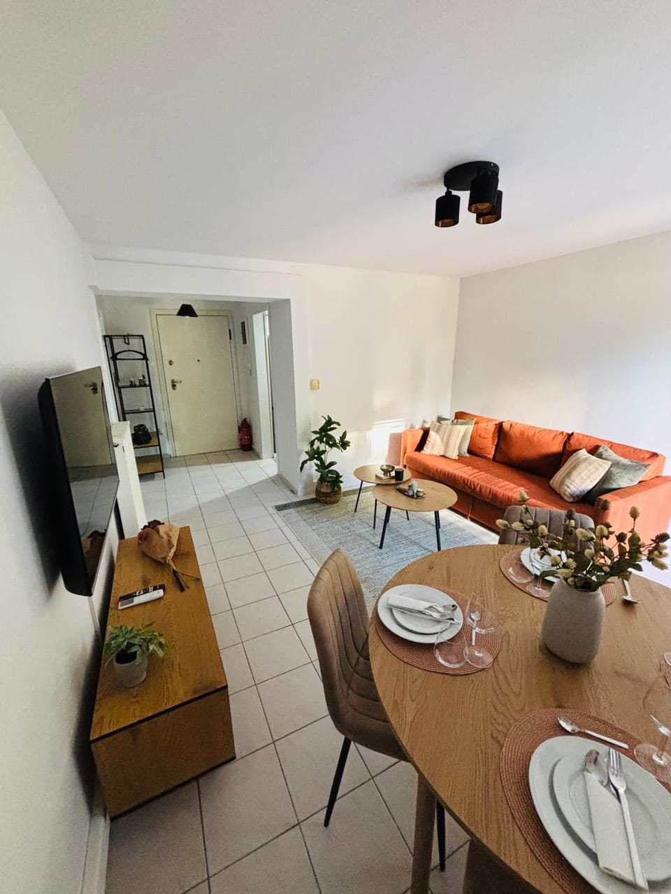 Living room, Seating area, Dining area
