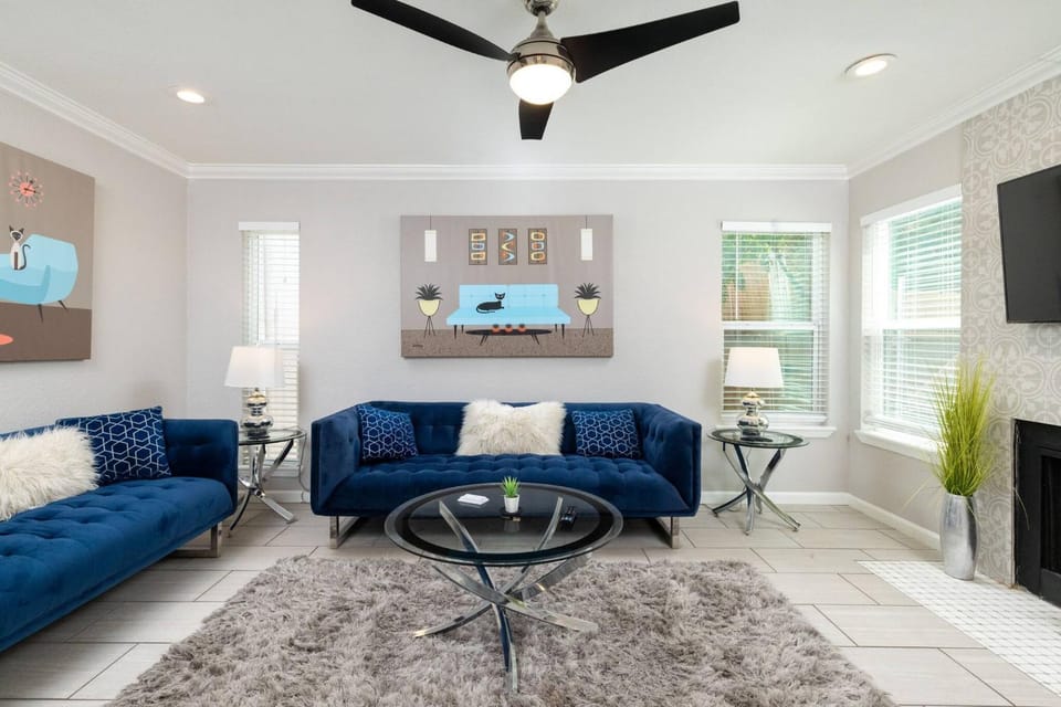 TV and multimedia, Living room, Seating area, fireplace