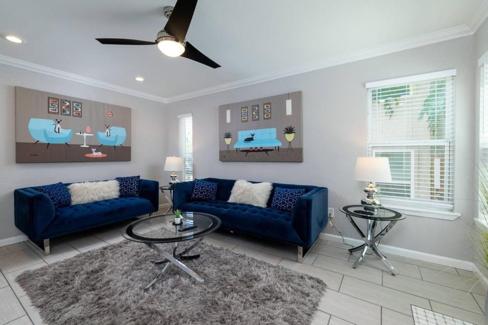 TV and multimedia, Living room, Seating area, fireplace