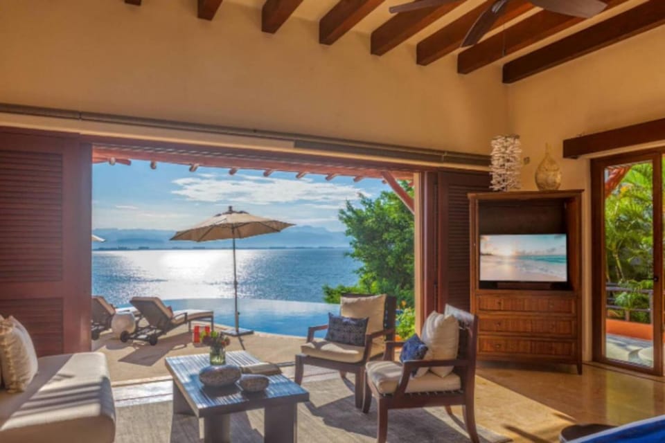 Luxury 7BR Villa | Private Pool & Beach Club House in La Cruz de Huanacaxtle
