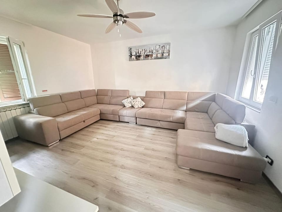 Photo of the whole room, wardrobe