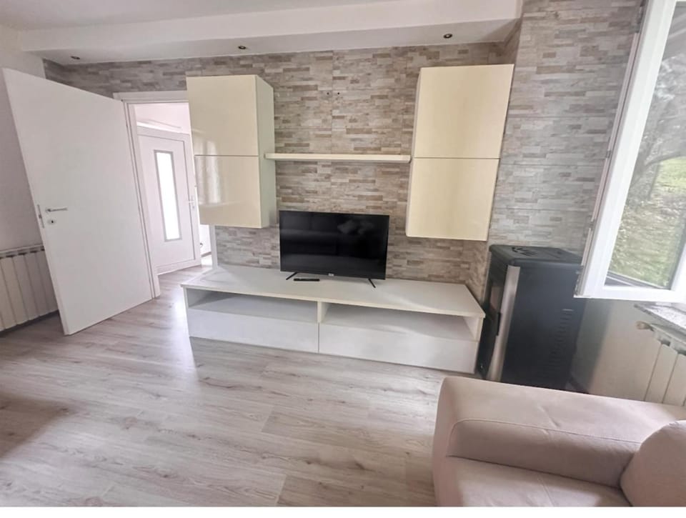 Communal lounge/ TV room, TV and multimedia, Living room, Seating area