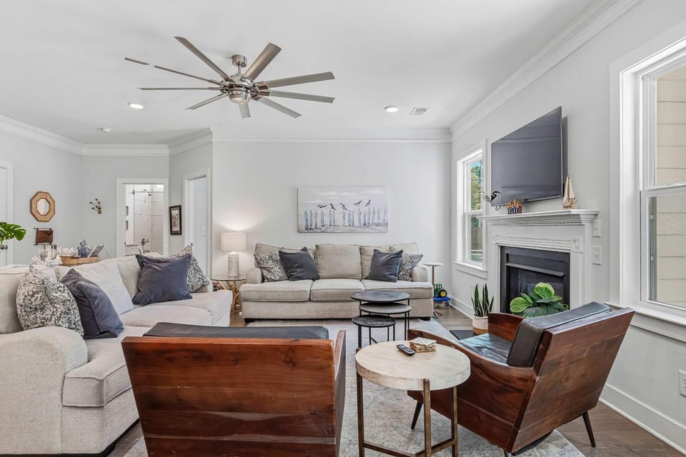 Pleasant Place Villa -Newly Built with Pool Close to downtown&beach House in Mount Pleasant