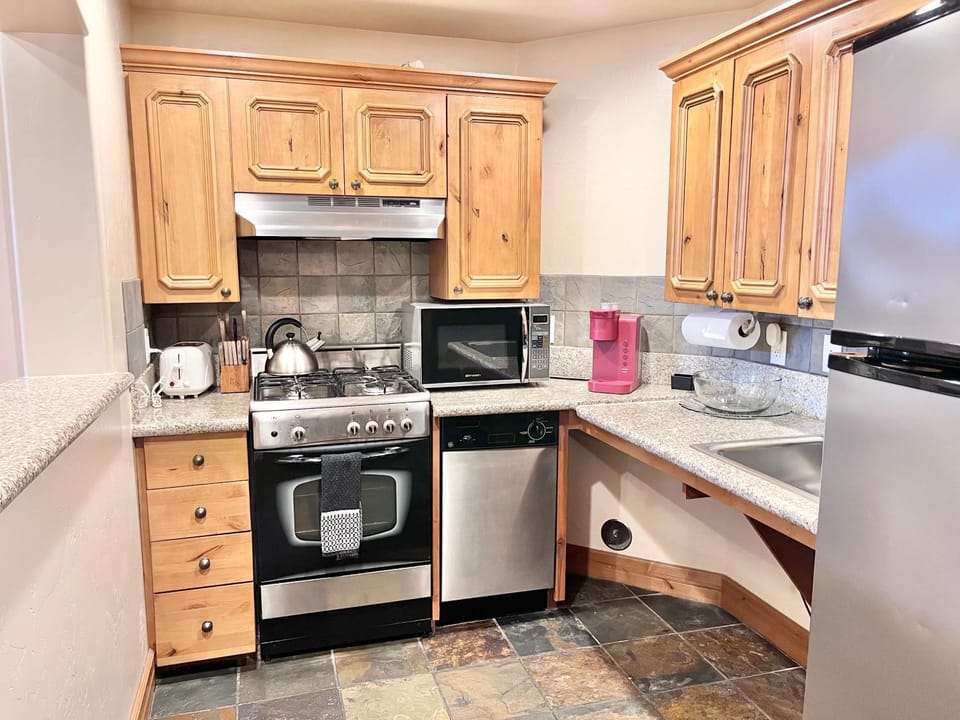 Alpine Zermatt King Villa with Kitchen Near Deer Valley Ski Resort - #1057 Apartment in Midway