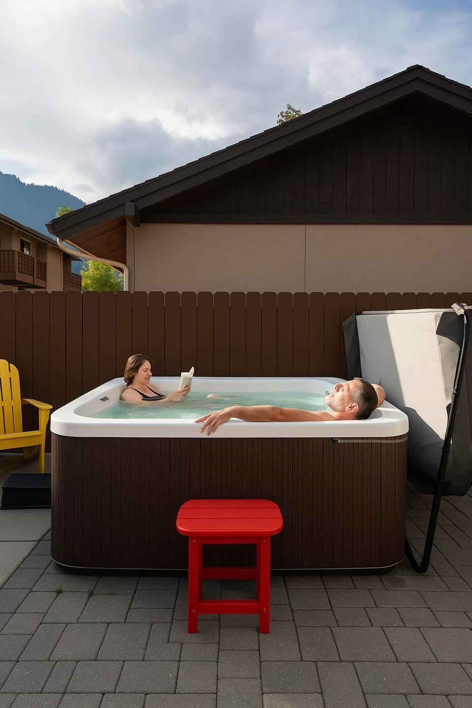 Snowcreek-Downtown-Dogwood-HotTub-Kitchenette House in Leavenworth