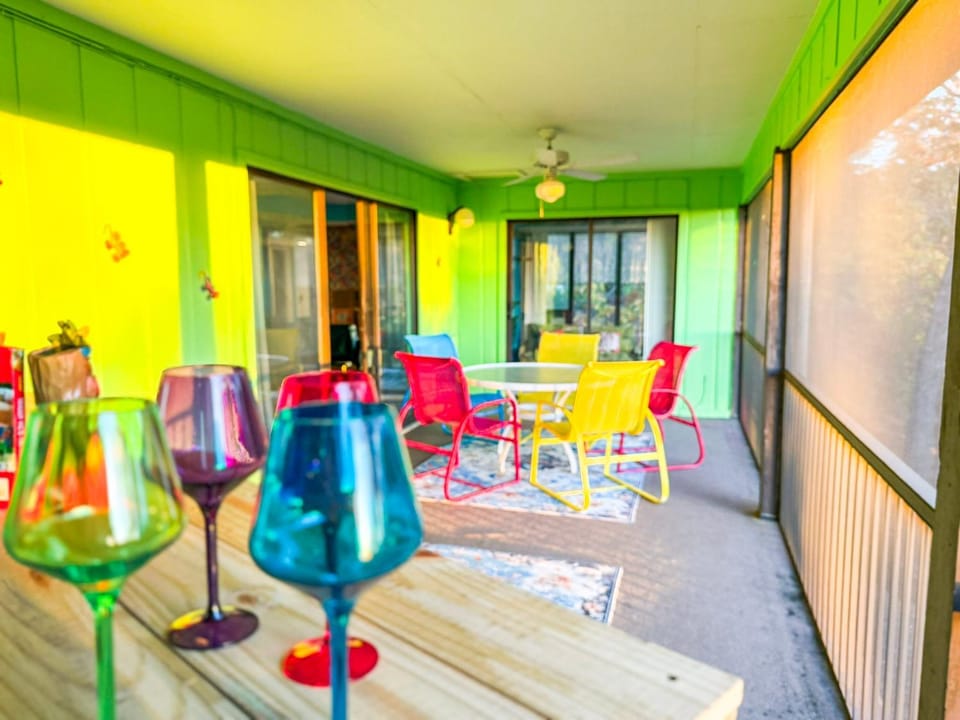 Tiki Time-2BD2BAPoolsGrillPatio-Four Seasons House in Lake of the Ozarks