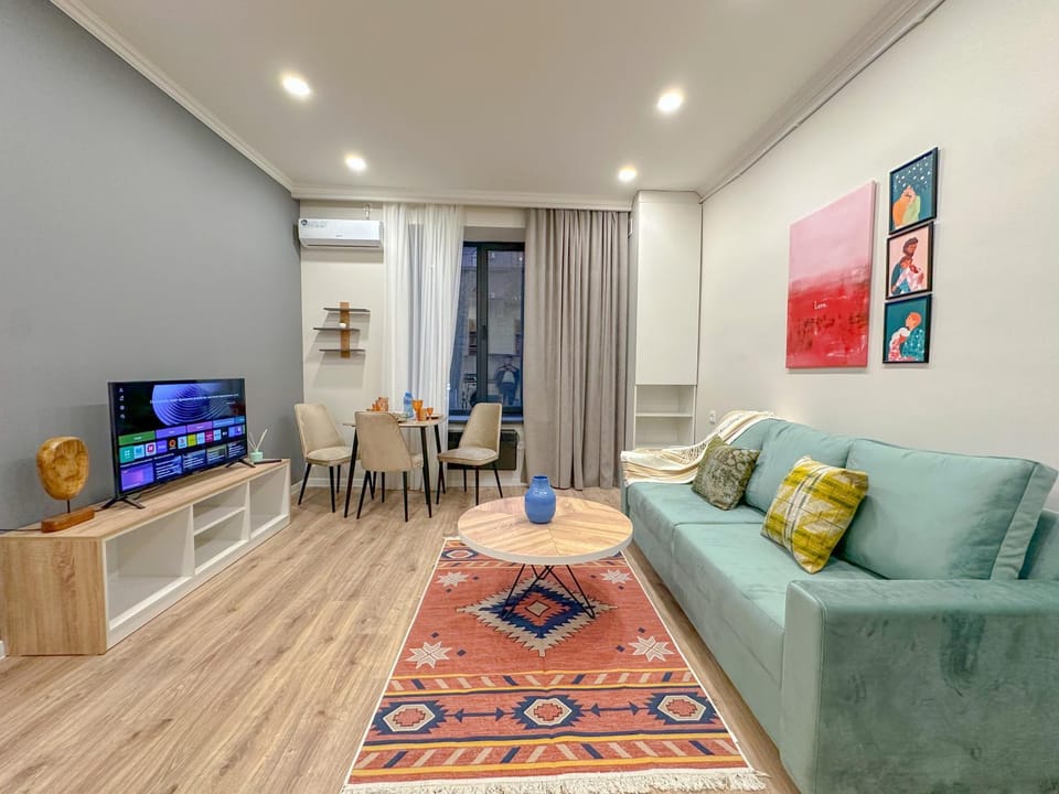 Communal lounge/ TV room, TV and multimedia, Living room, Seating area, Evening entertainment