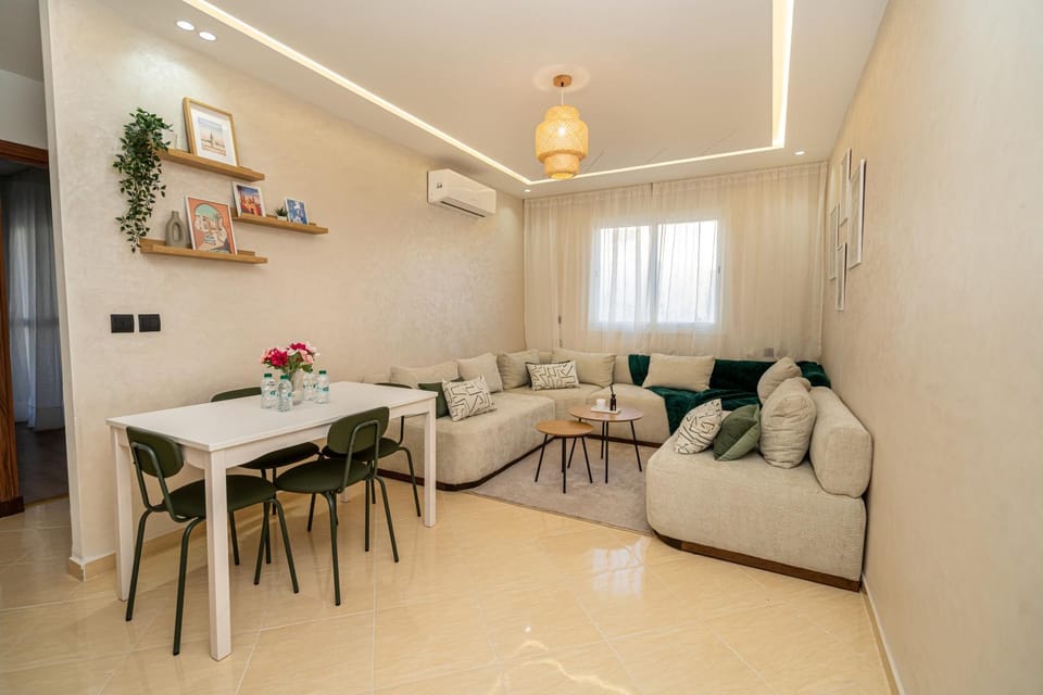 Communal lounge/ TV room, Living room, Dining area