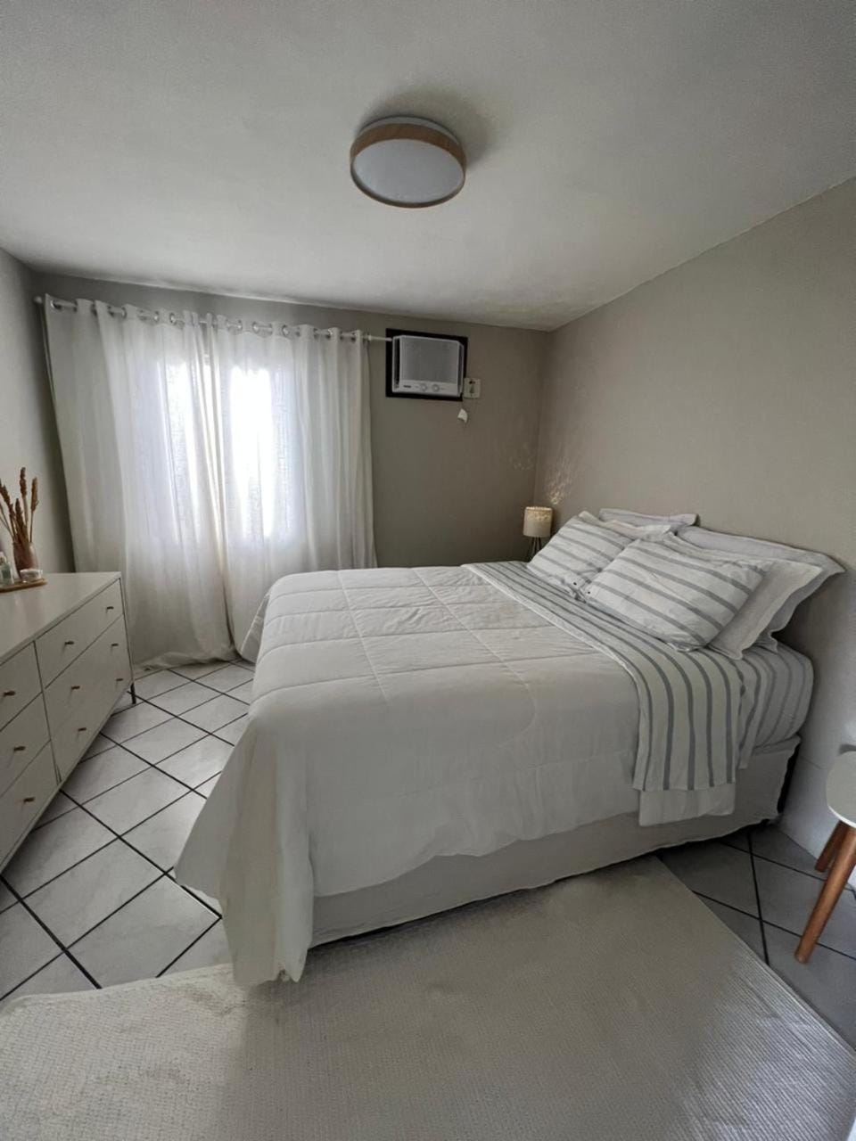 Bed, Bedroom, air conditioner