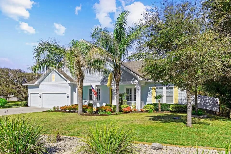 Dream Beach Haven! Rambler, Heated Pool, Beachside House in Vilano Beach