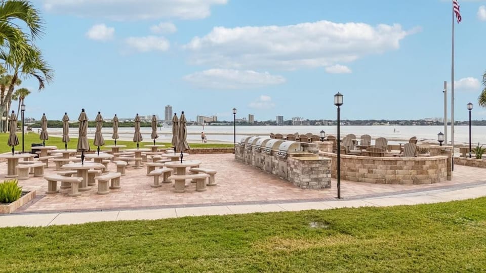 Tranquil Gulf Front 2 Bedroom 2 Bath Condo in Clearwater Beach, 55 and over, 3 Month Minimum Apartment in Clearwater Beach