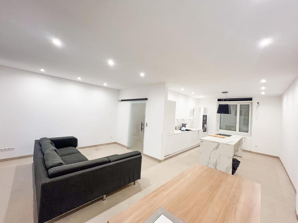 TV and multimedia, Kitchen or kitchenette, Living room, Seating area