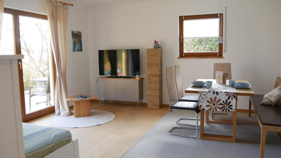 TV and multimedia, Living room, Dining area