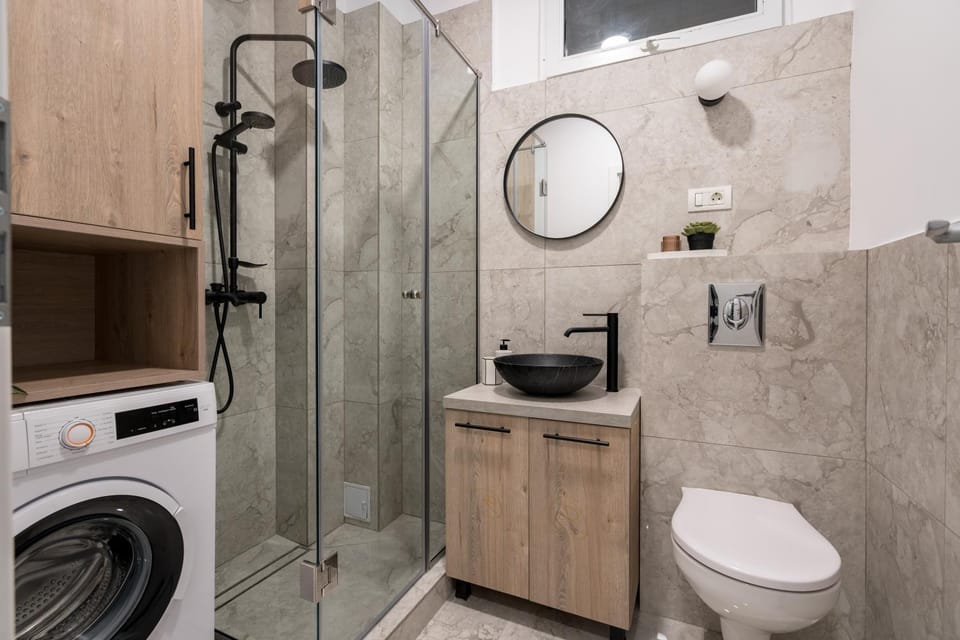 Shower, Toilet, Bathroom, towels, washing machine