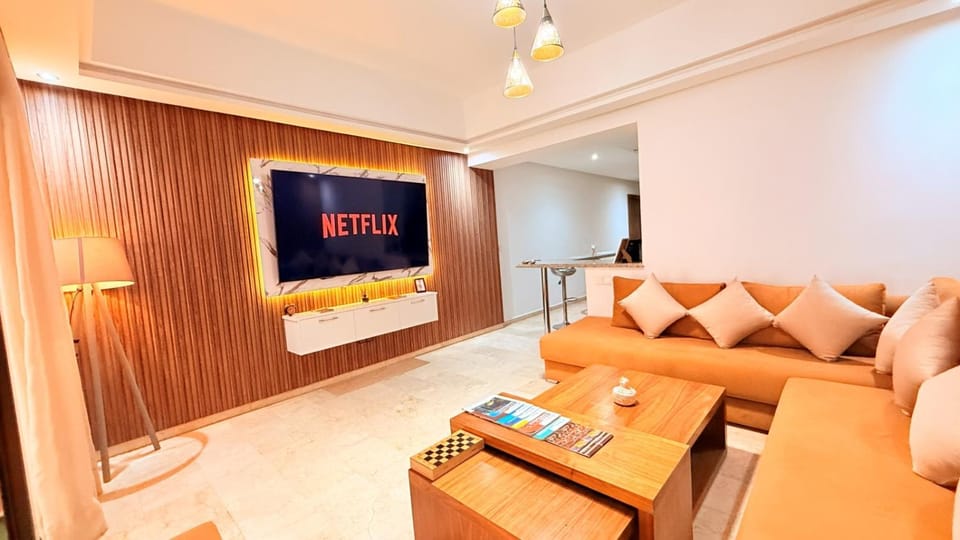 TV and multimedia, Living room, Seating area, Evening entertainment