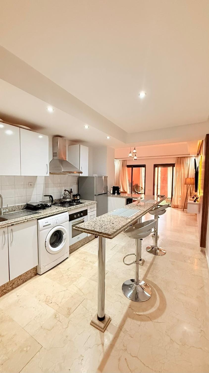 Kitchen or kitchenette, Dining area, oven, stove