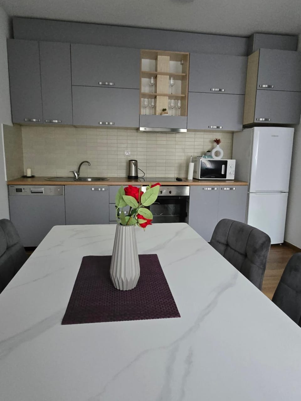 Kitchen or kitchenette, Dining area, stove