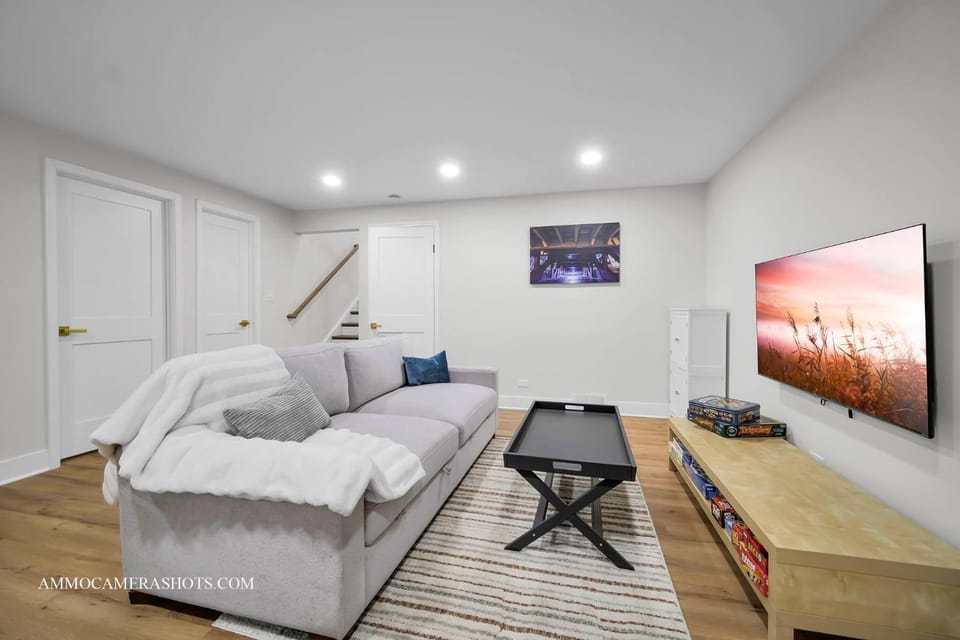 TV and multimedia, Living room, Other, Seating area, Evening entertainment