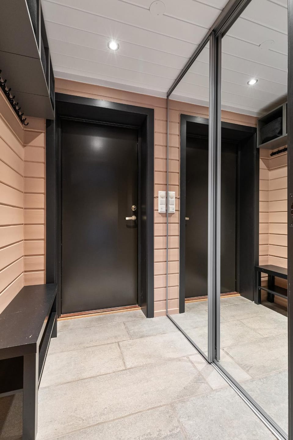 Facade/entrance, storage, wardrobe