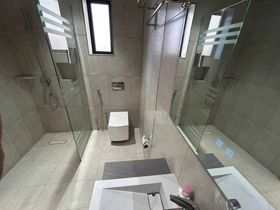 Shower, Toilet, Bathroom, towels