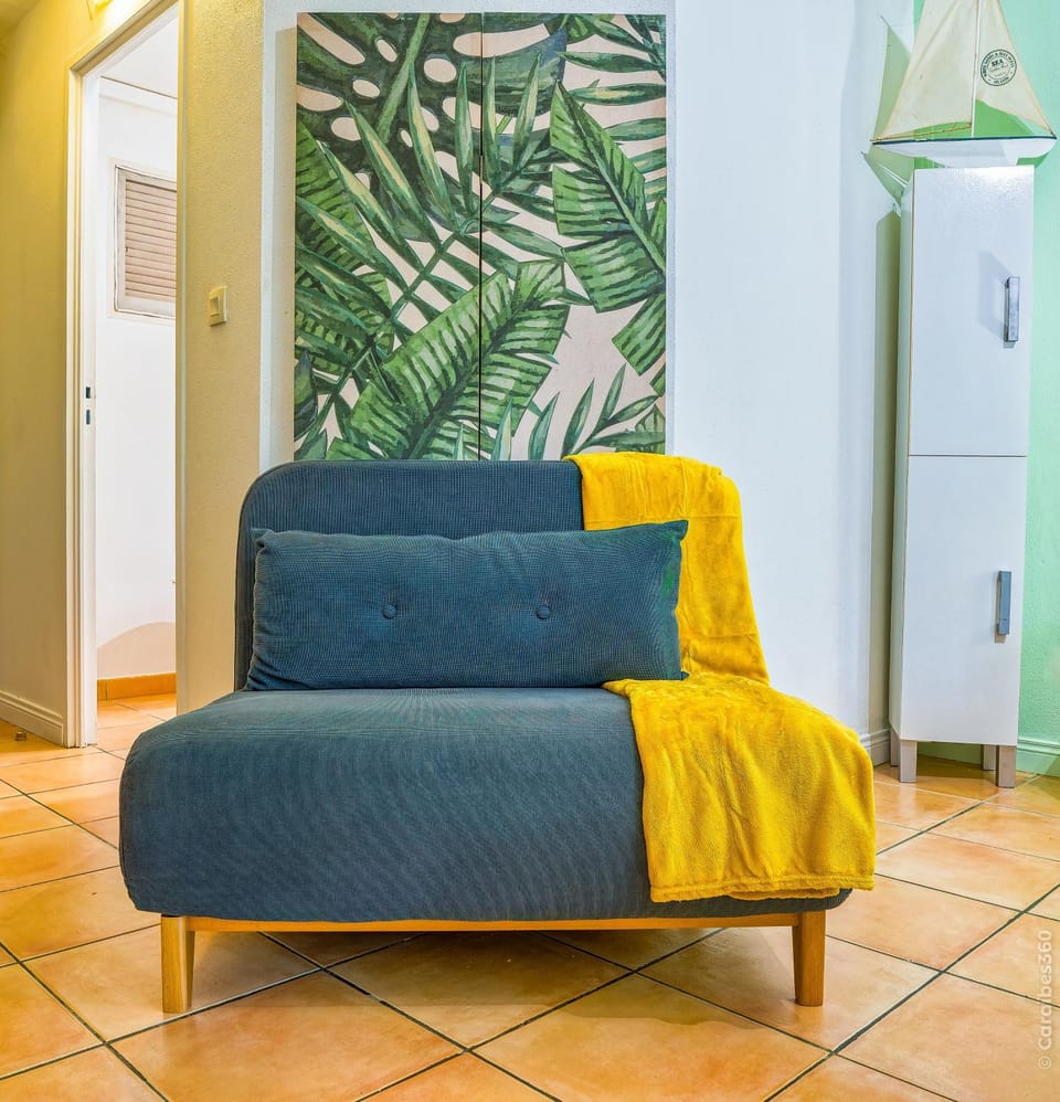 Bed, Living room