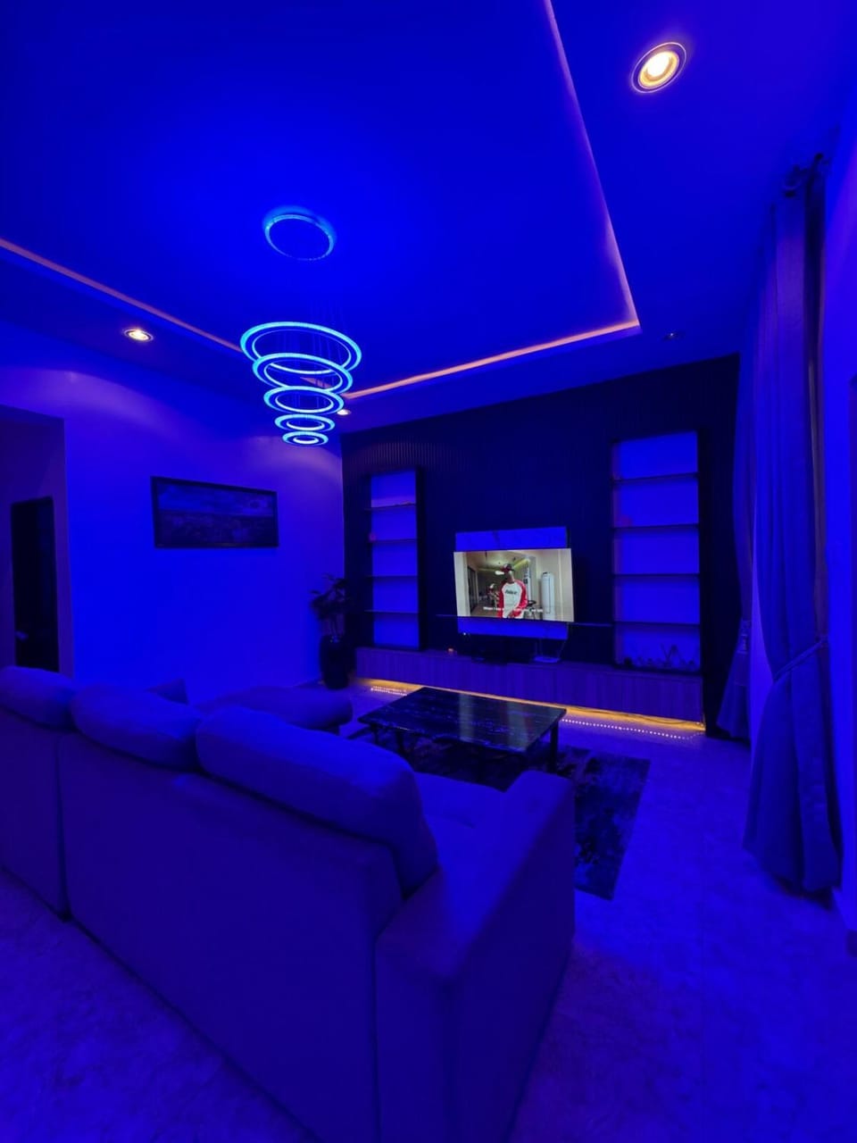 Communal lounge/ TV room, TV and multimedia, Living room, Seating area, Evening entertainment