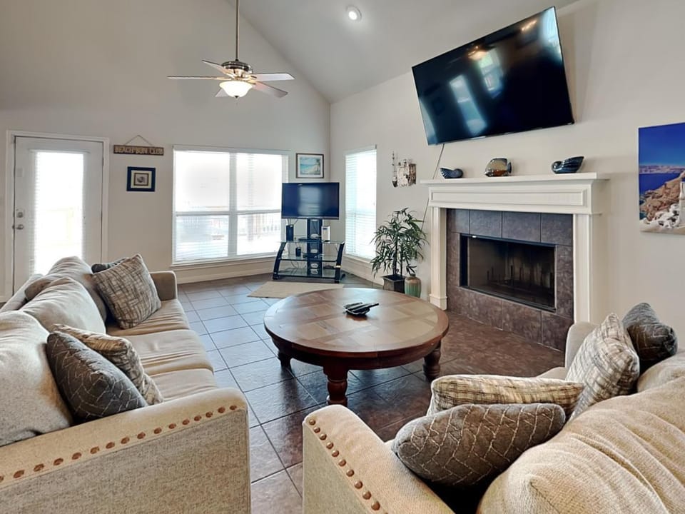 TV and multimedia, Living room, Seating area, fireplace, furniture