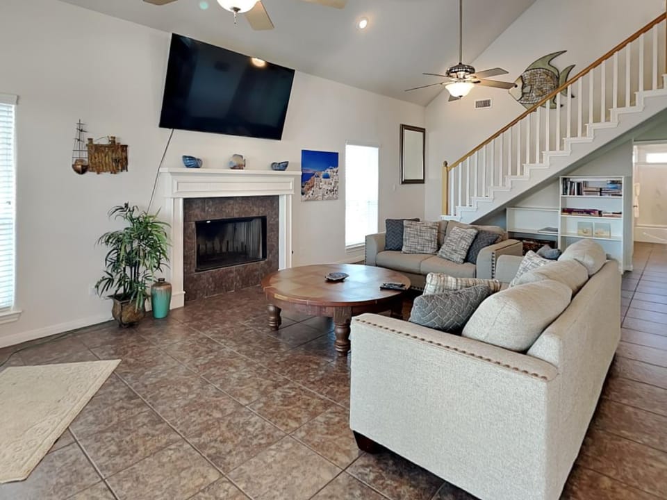 TV and multimedia, Living room, Seating area, fireplace, furniture