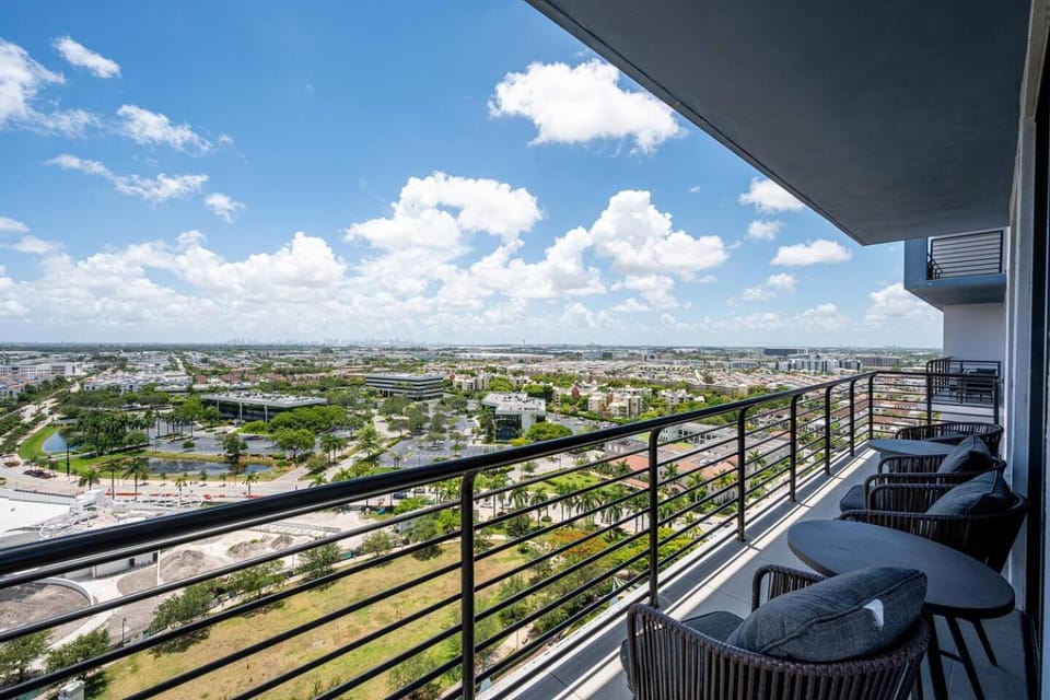 Luxury Condo - 3B3B with Amazing Skyline View Apartment hotel in Doral