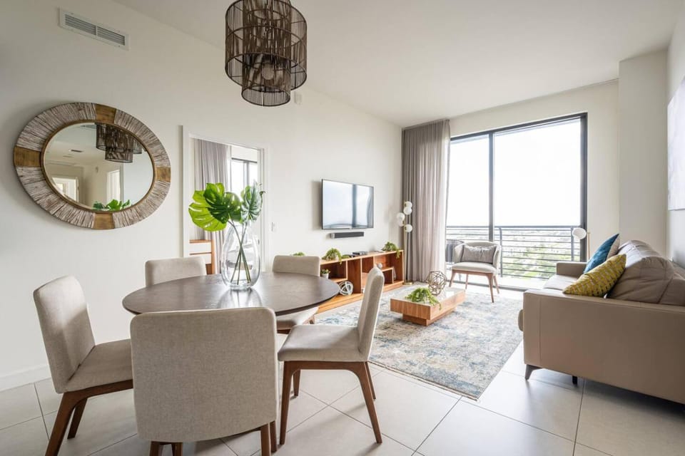 Luxury Condo - 3B3B with Amazing Skyline View Apartment hotel in Doral
