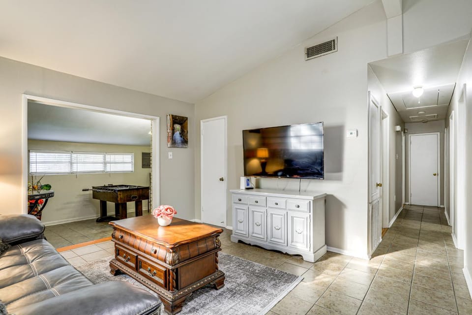 Eacy Access to LSU & Dtwn: Baton Rouge Retreat House in Baton Rouge