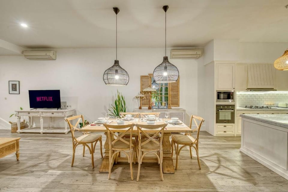 Colonial Style 3BR Walking Distance to the Beach Villa in North Kuta