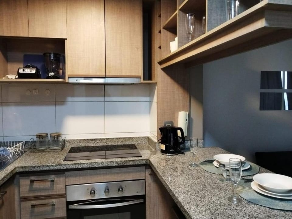 Kitchen or kitchenette, Dining area, stove