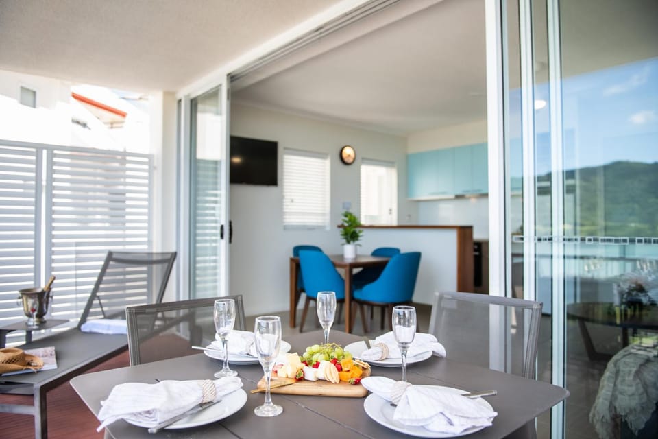 Port Views On Airlie Premier Apartment in Airlie Beach