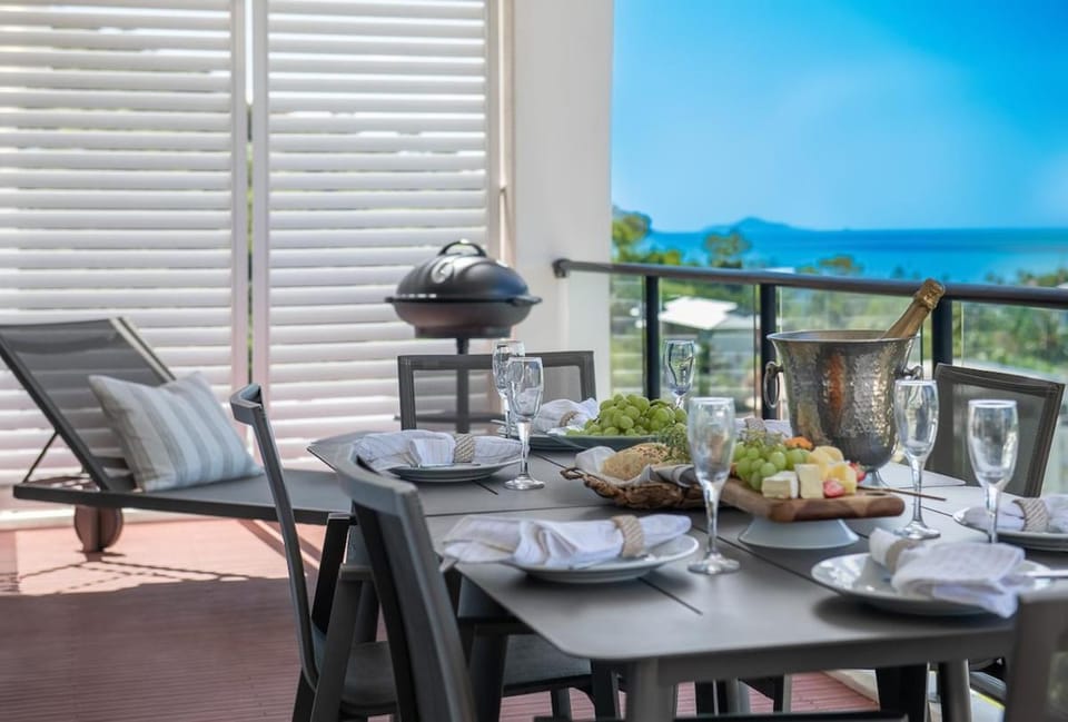 Port Views On Airlie Premier Apartment in Airlie Beach