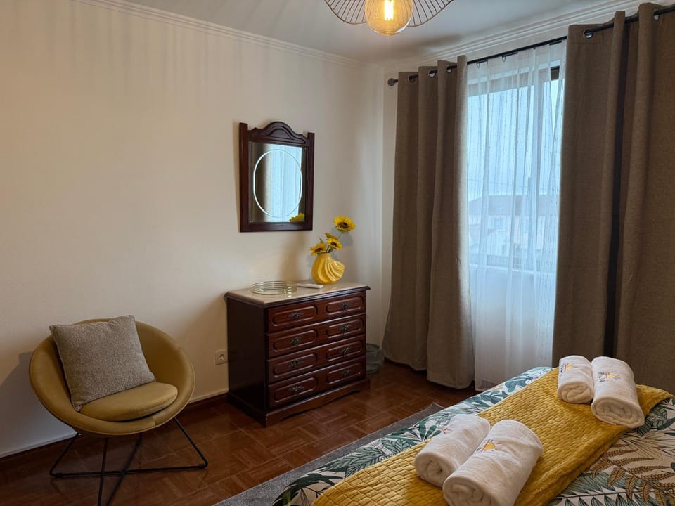 Bed, Decorative detail, Bedroom, Area and facilities, towels