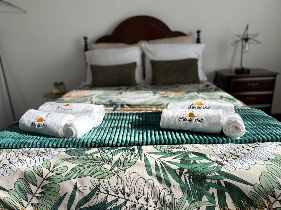 Bed, Photo of the whole room, towels