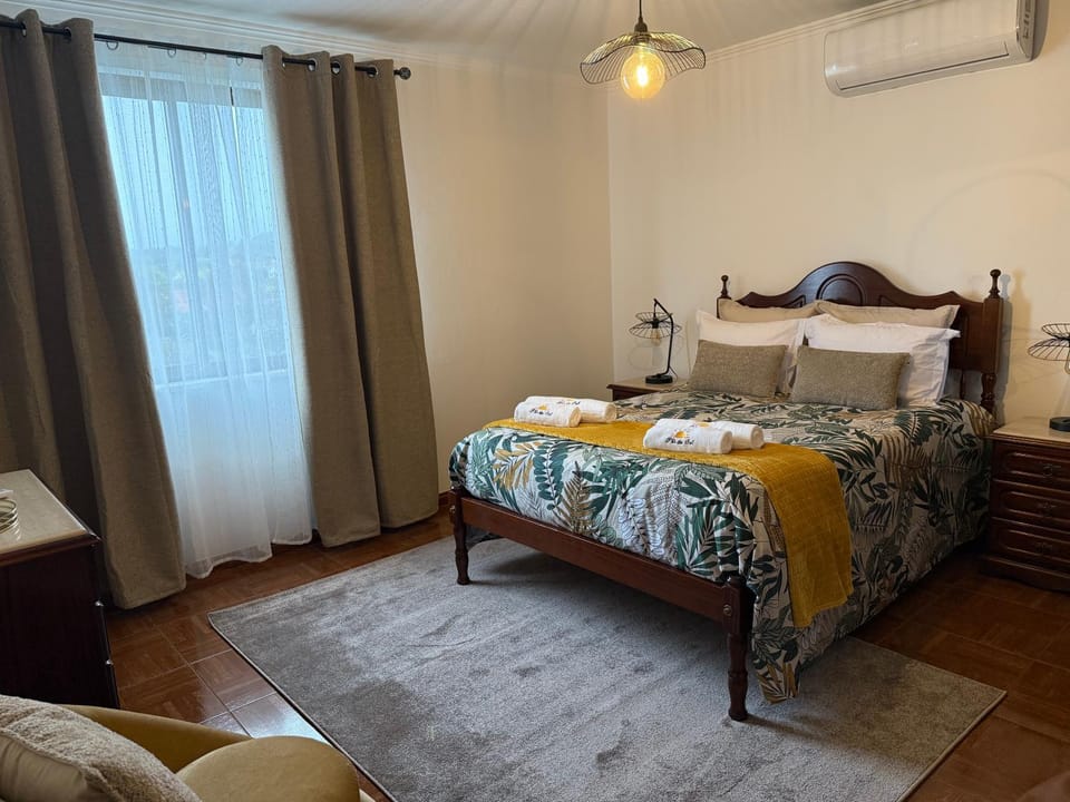 Bed, Bedroom, Area and facilities, towels, air conditioner