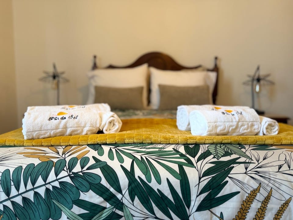 Bed, Photo of the whole room, Bedroom, towels