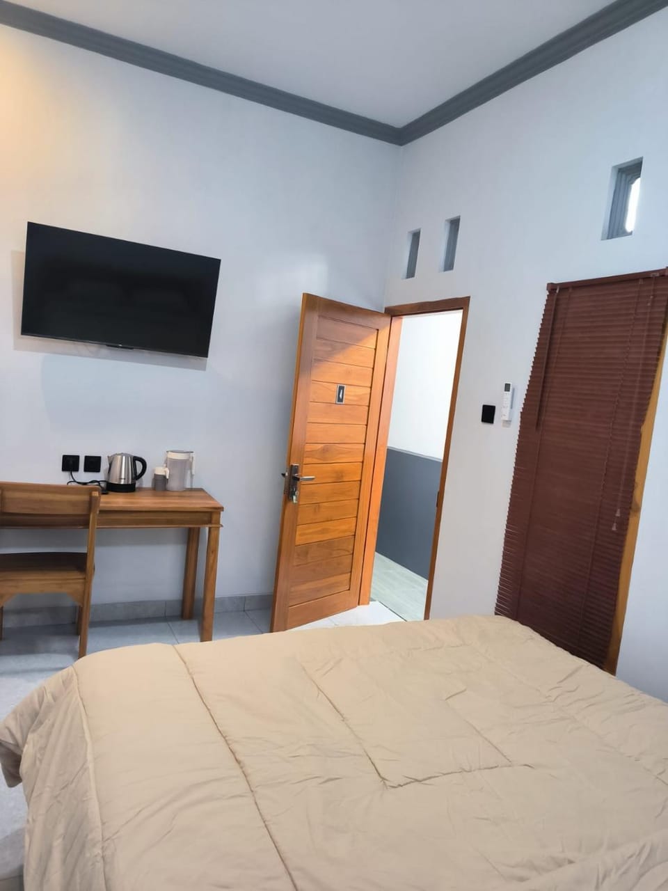 Property building, Bedroom, VIP, air conditioner