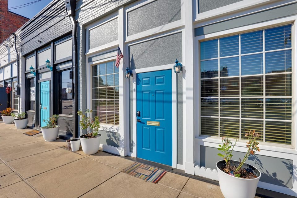 Steps to Restaurants & Shops! Dtwn Marshall Apt Apartment in Marshall