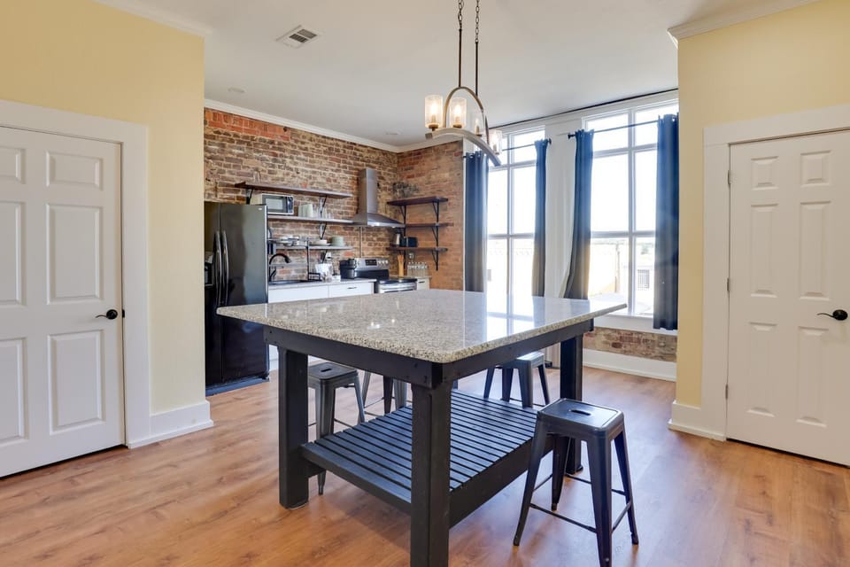 Shop, Dine & Unwind at Historic Dtwn Marshall Apt Apartment in Marshall